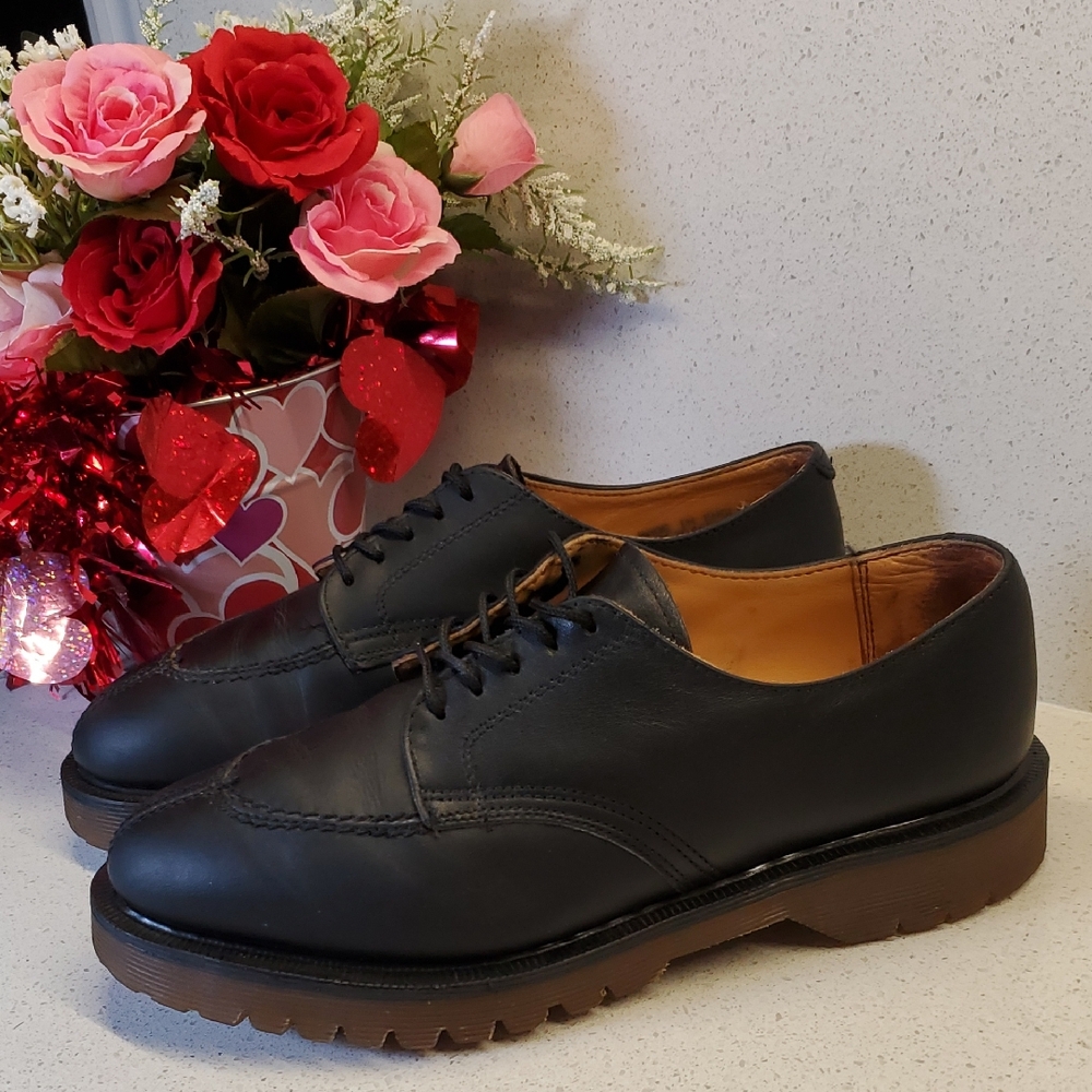 Vintage Dr. MARTENS (sz 6)